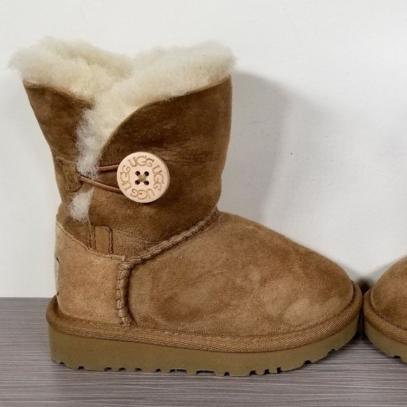 UGG Bailey Button II Kids Boot, Tan Suede, Toddlers Size 6 US / 22.5 - Picture 7 of 13